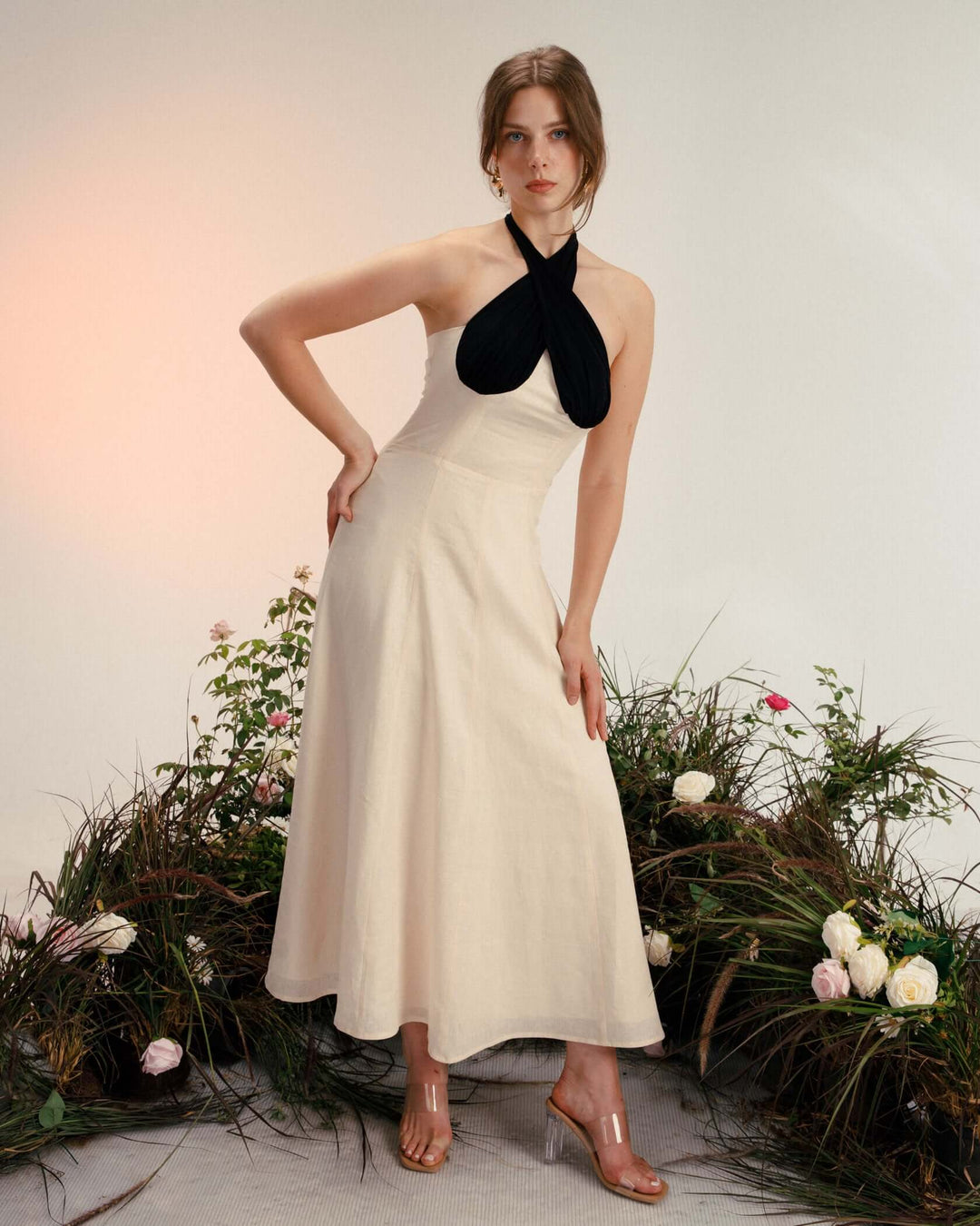 فستان من الكتان بدون أكمام