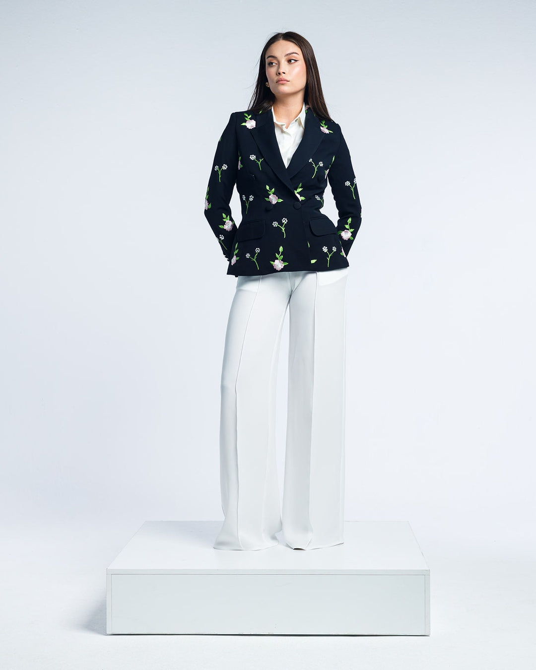 روزي - بليزر مزدوج الصدر مطرز بزهور