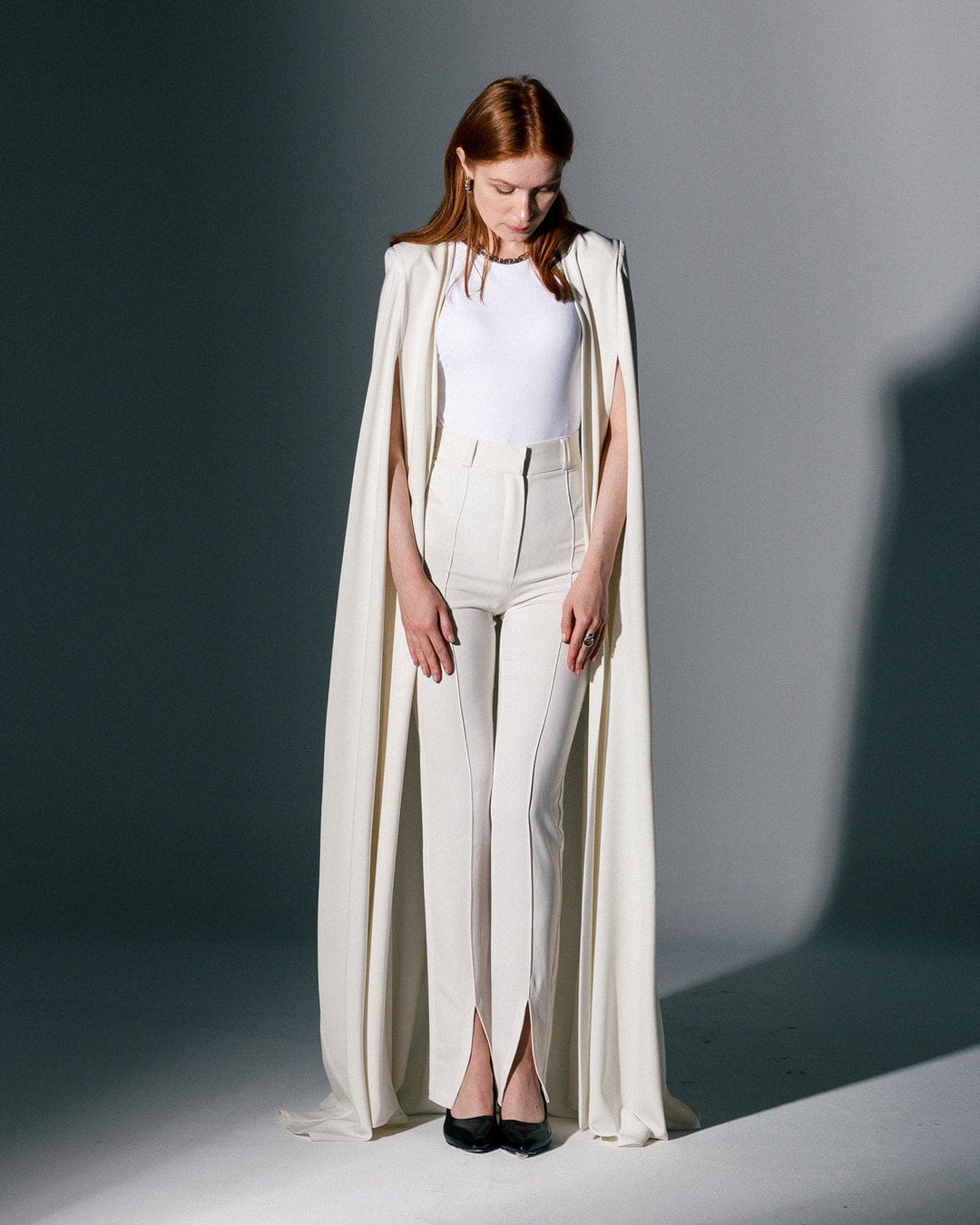 البدلة المصنوعة من الكريب بتفاصيل القبة