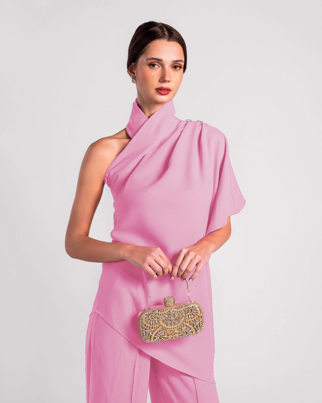 بلوزة إيزابيلا ذات التصميم الغير متماثل