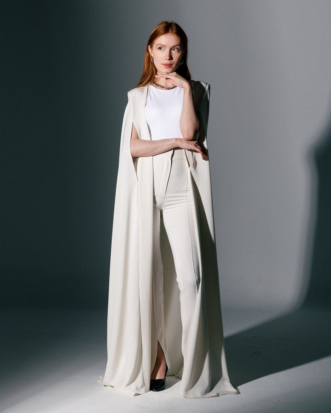 البدلة المصنوعة من الكريب بتفاصيل القبة