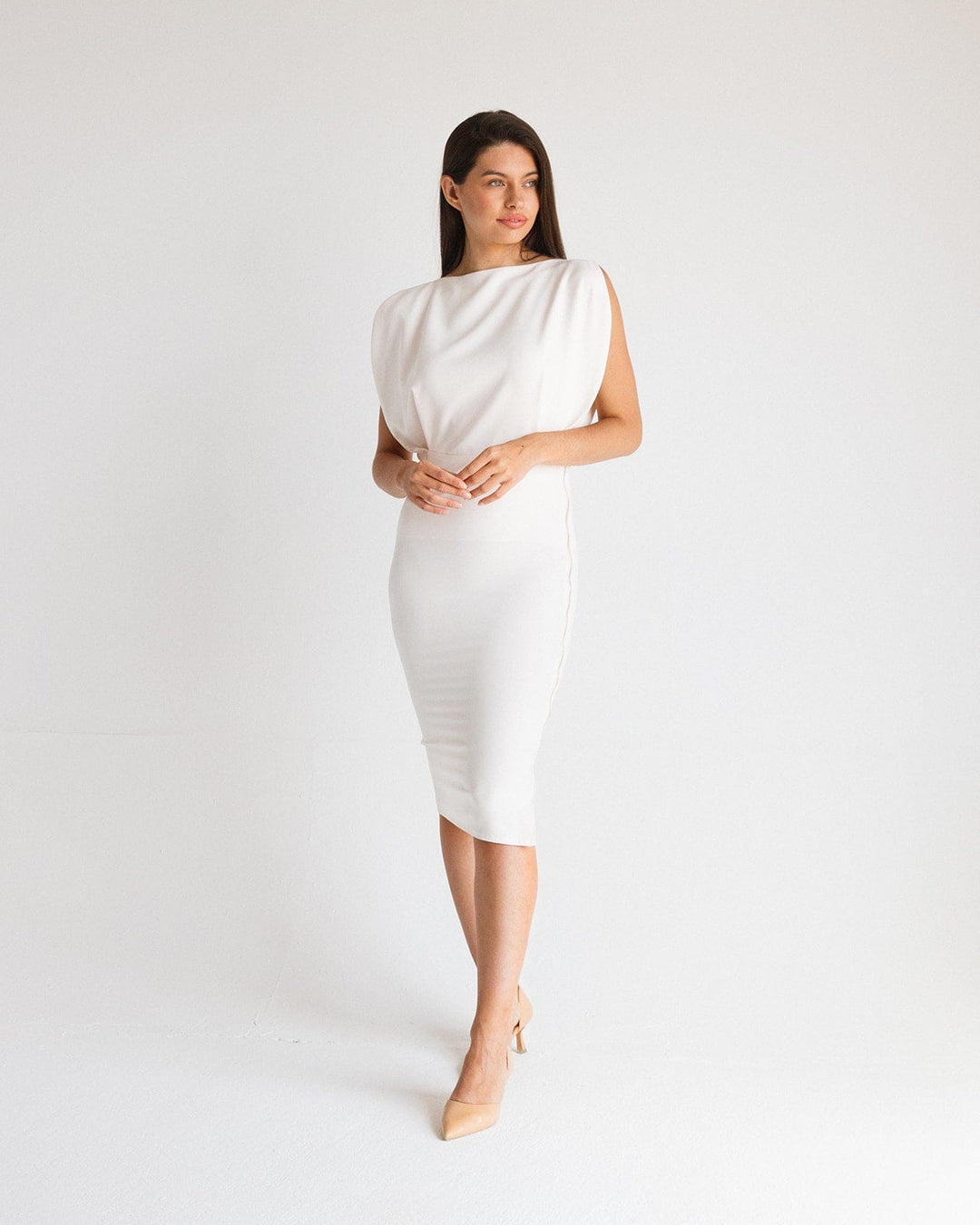 فستان قصير بتفاصيل سحاب على شكل فراشة