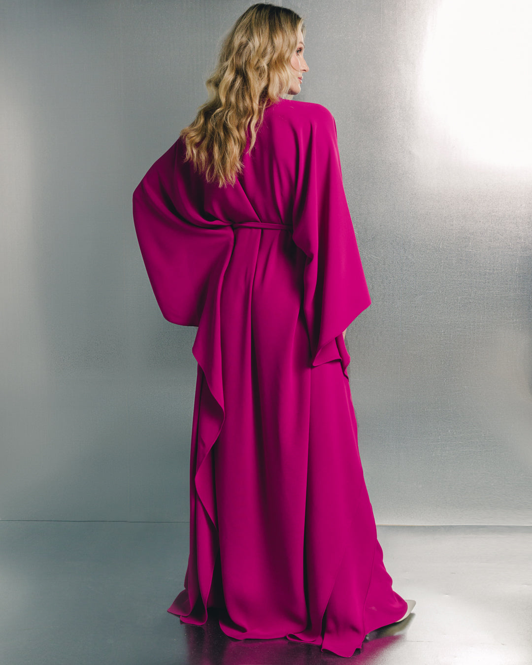 فستان بأكمام جناح الخفاش من لوريا