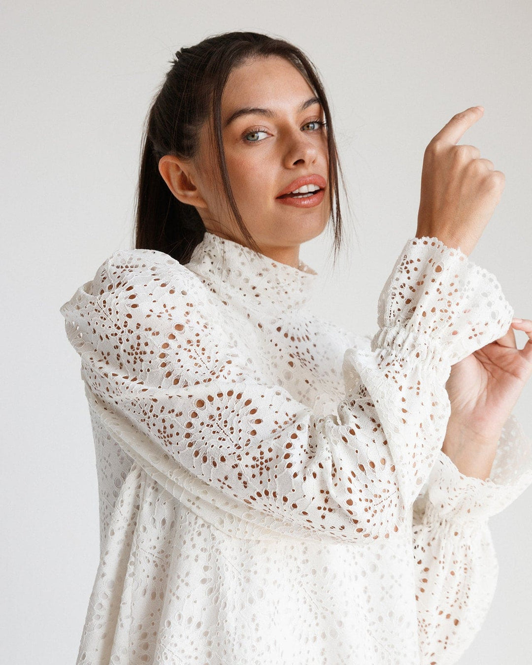 فستان التطريز القصير