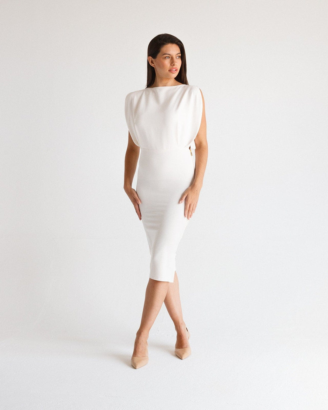 فستان قصير بتفاصيل سحاب على شكل فراشة