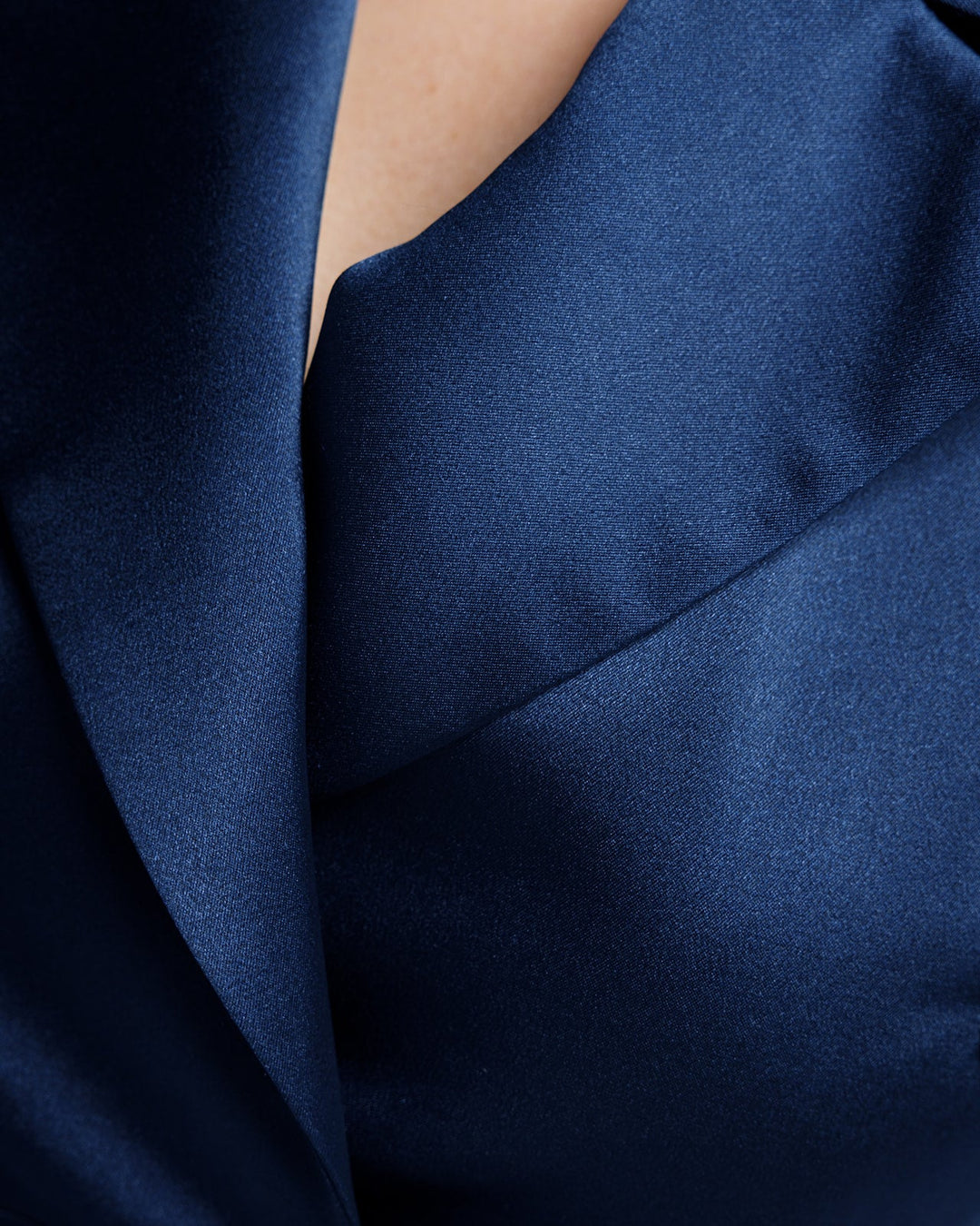 فستان بليزر مع تنورة مثنية