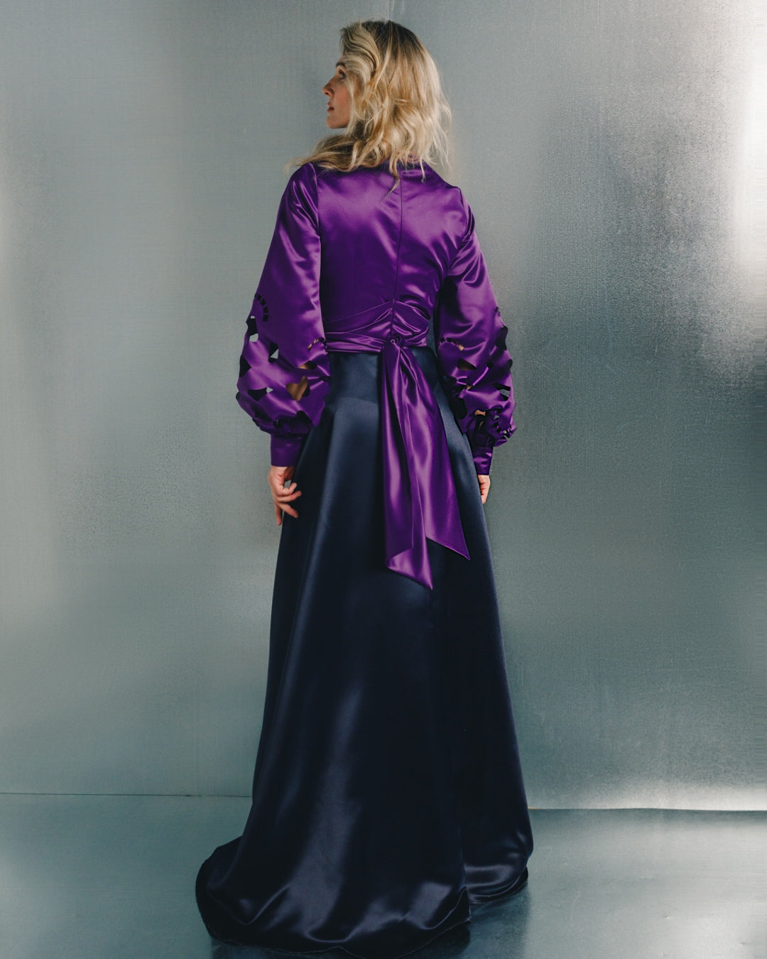 فستان كاردي بأكمام طويلة وياقة عالية