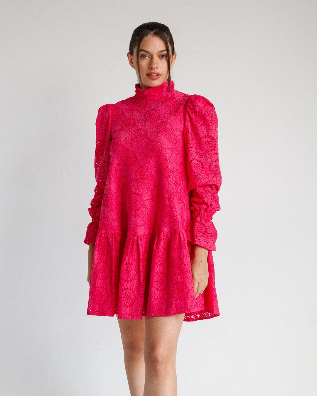 فستان التطريز القصير