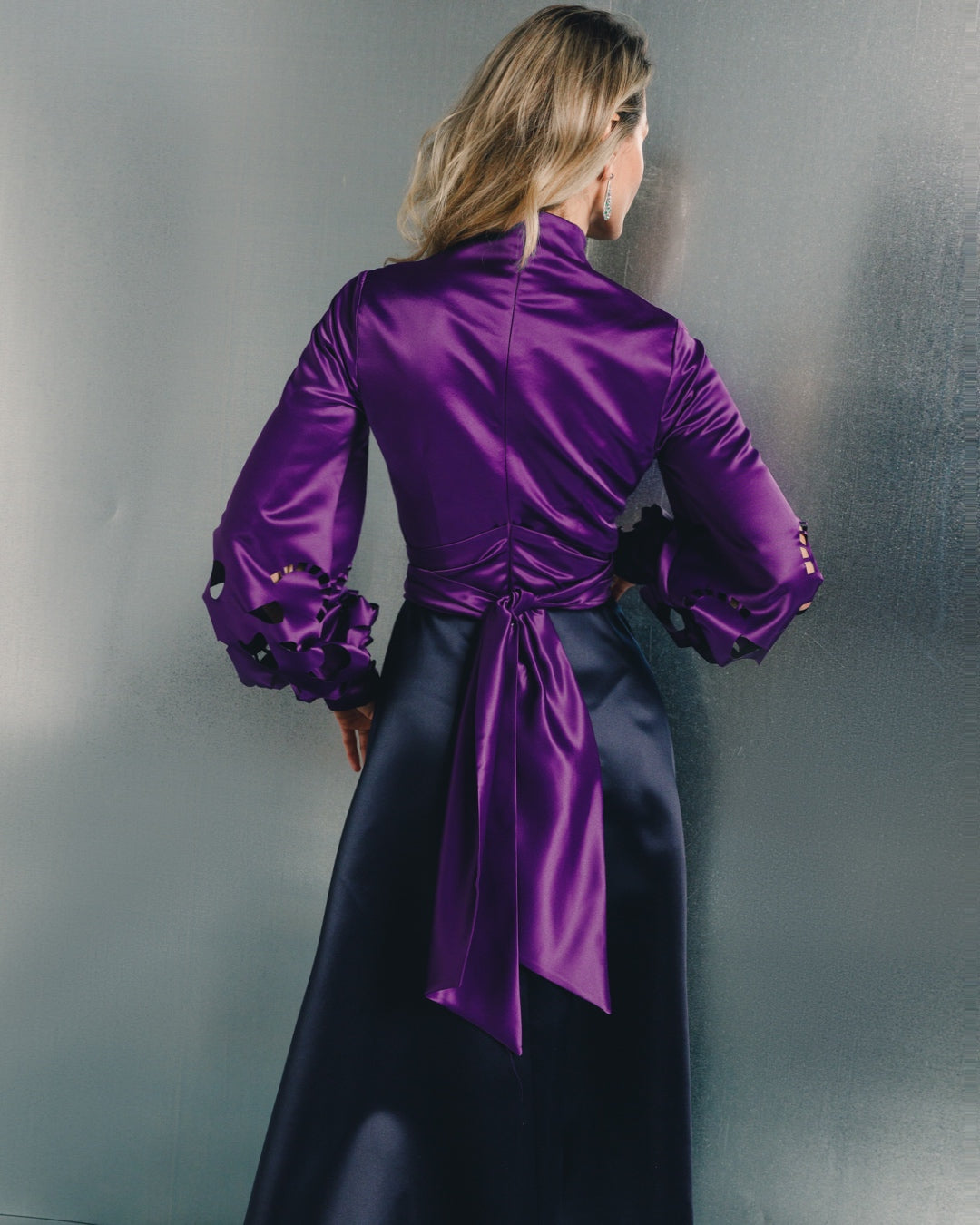 فستان كاردي بأكمام طويلة وياقة عالية