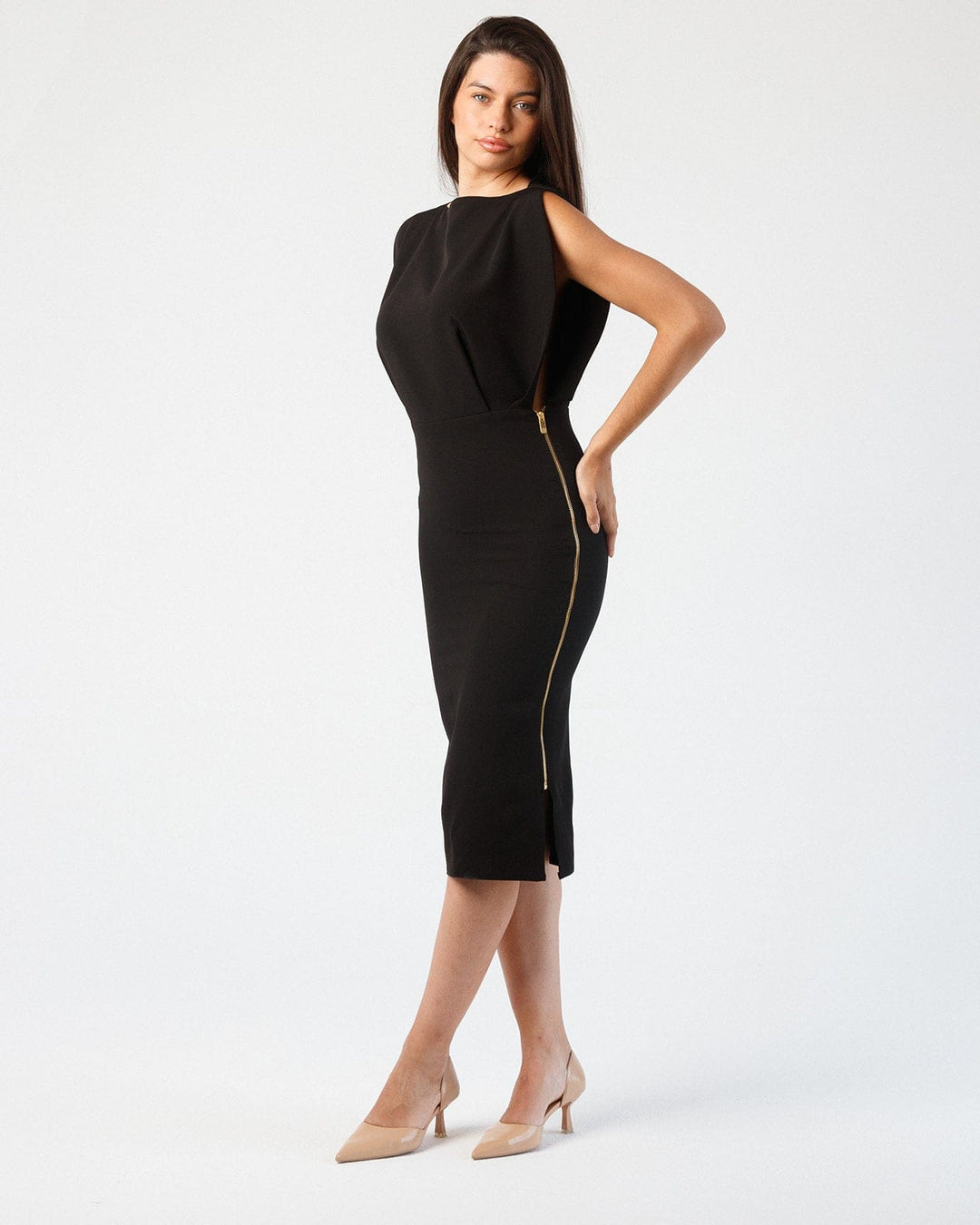 فستان قصير بتفاصيل سحاب على شكل فراشة