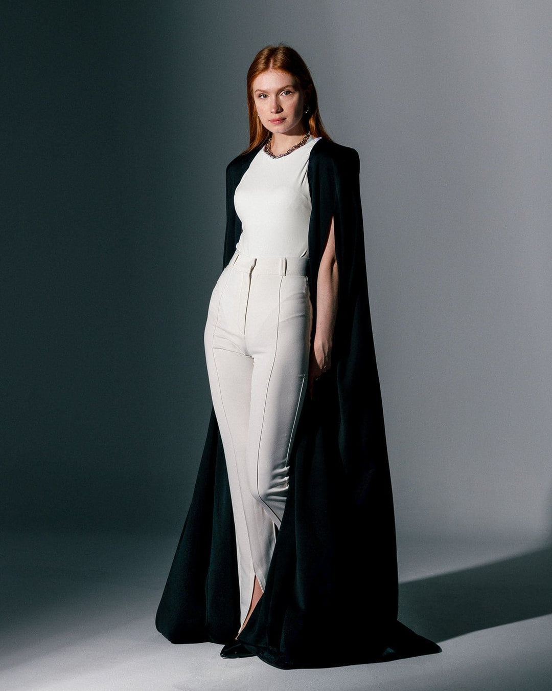 البدلة المصنوعة من الكريب بتفاصيل القبة