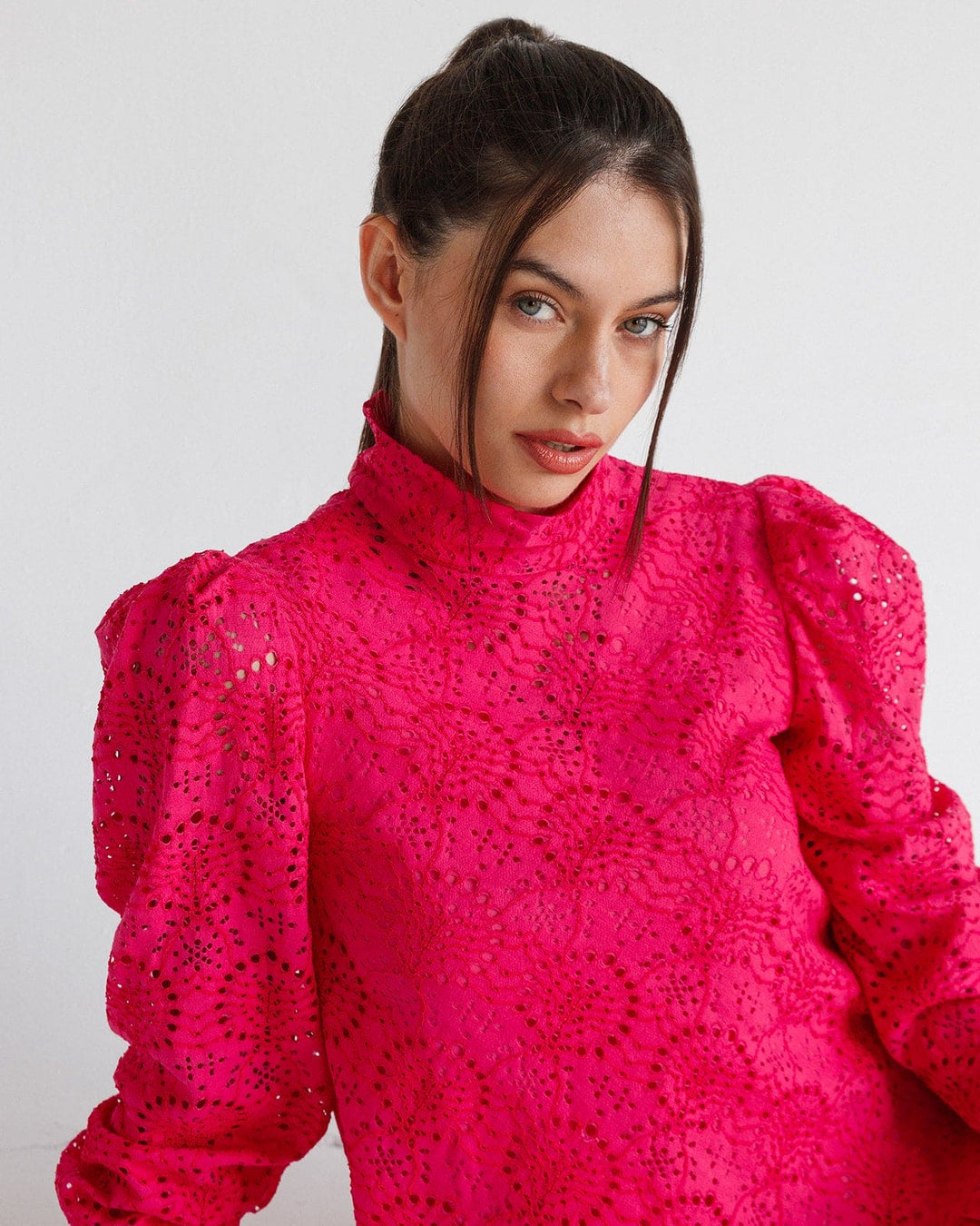 فستان التطريز القصير