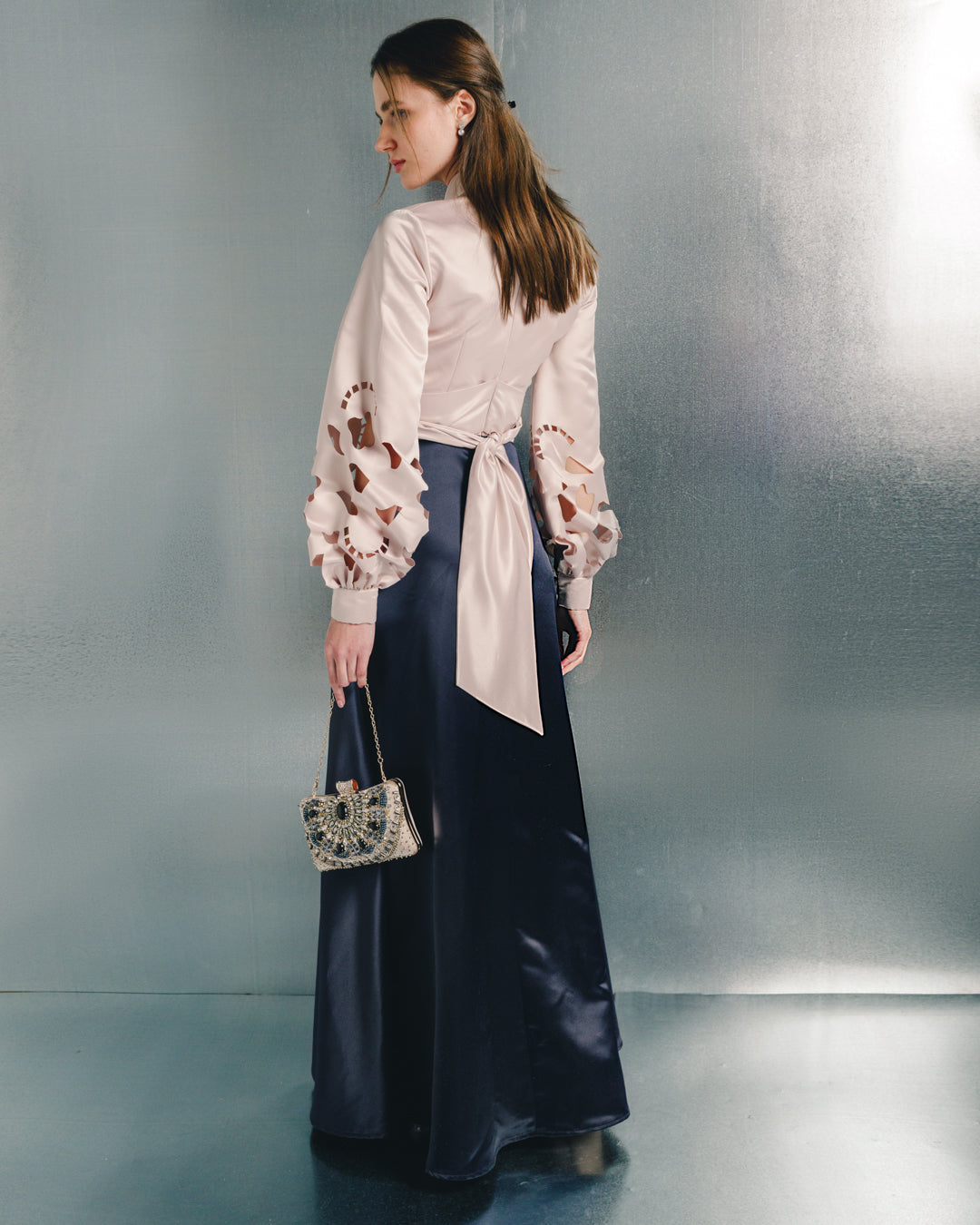 فستان كاردي بأكمام طويلة وياقة عالية