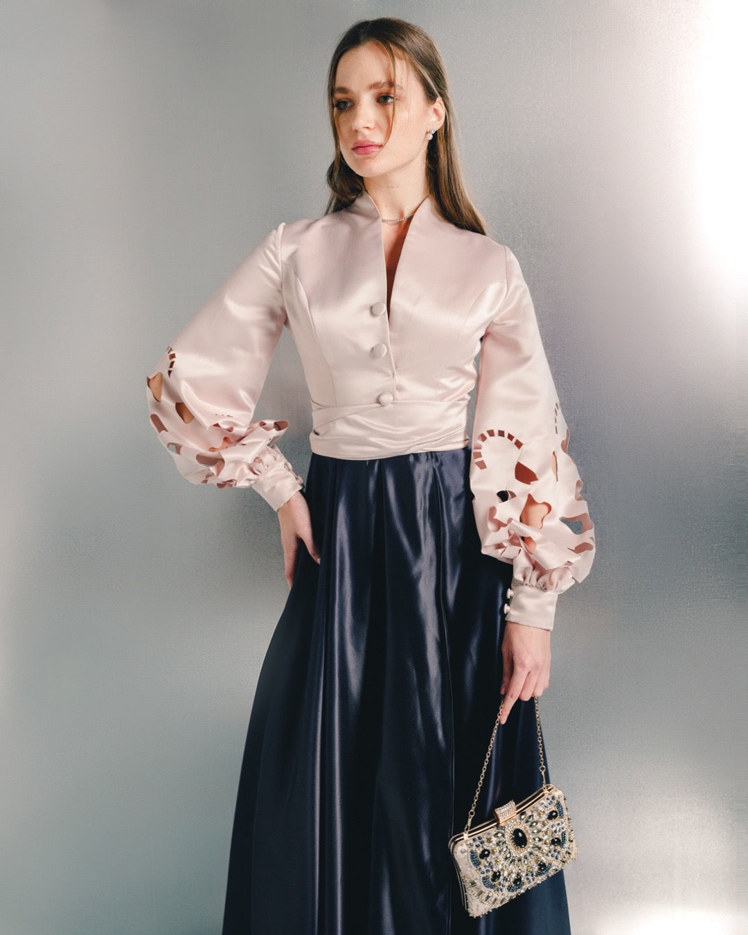 فستان كاردي بأكمام طويلة وياقة عالية