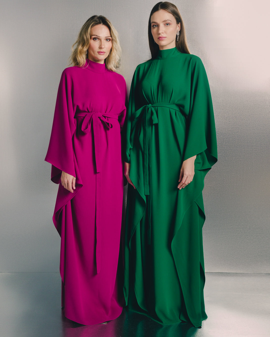 فستان بأكمام جناح الخفاش من لوريا