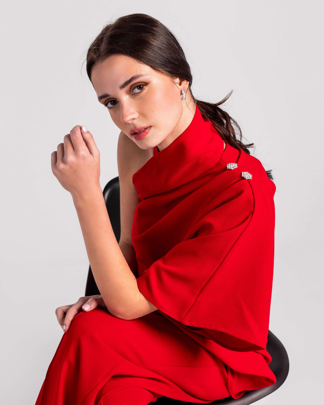 بلوزة إيزابيلا ذات التصميم الغير متماثل