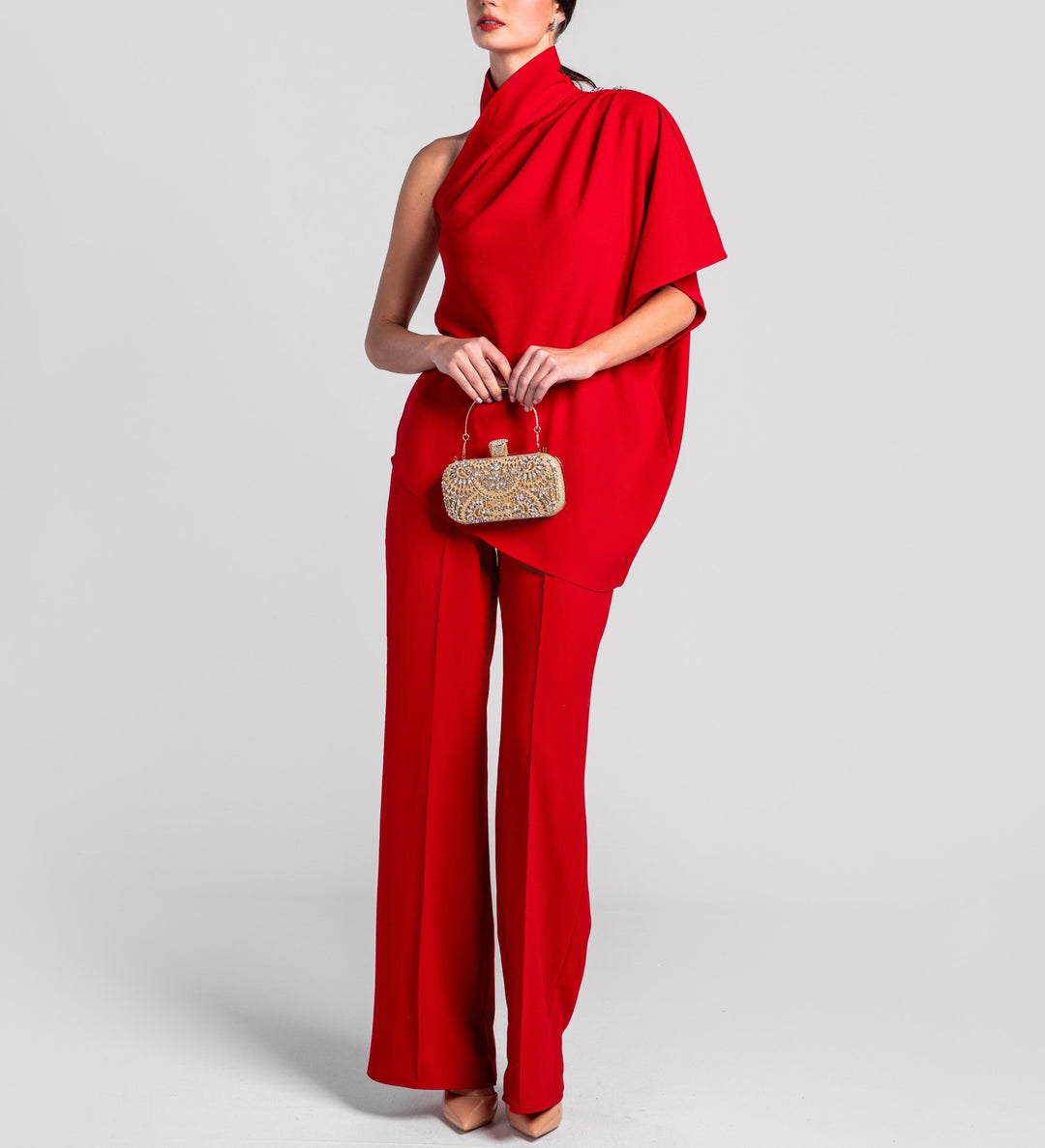 "بدلة إيزابيلا بأسلوب غير تقليدي للسروال"