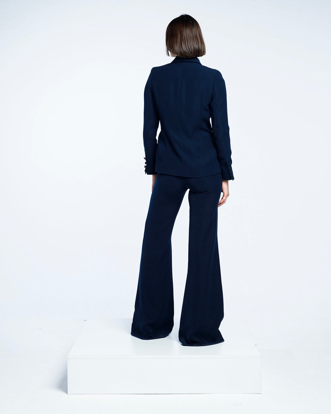 بليزر مزدوج الصدر باللون الأزرق الداكن