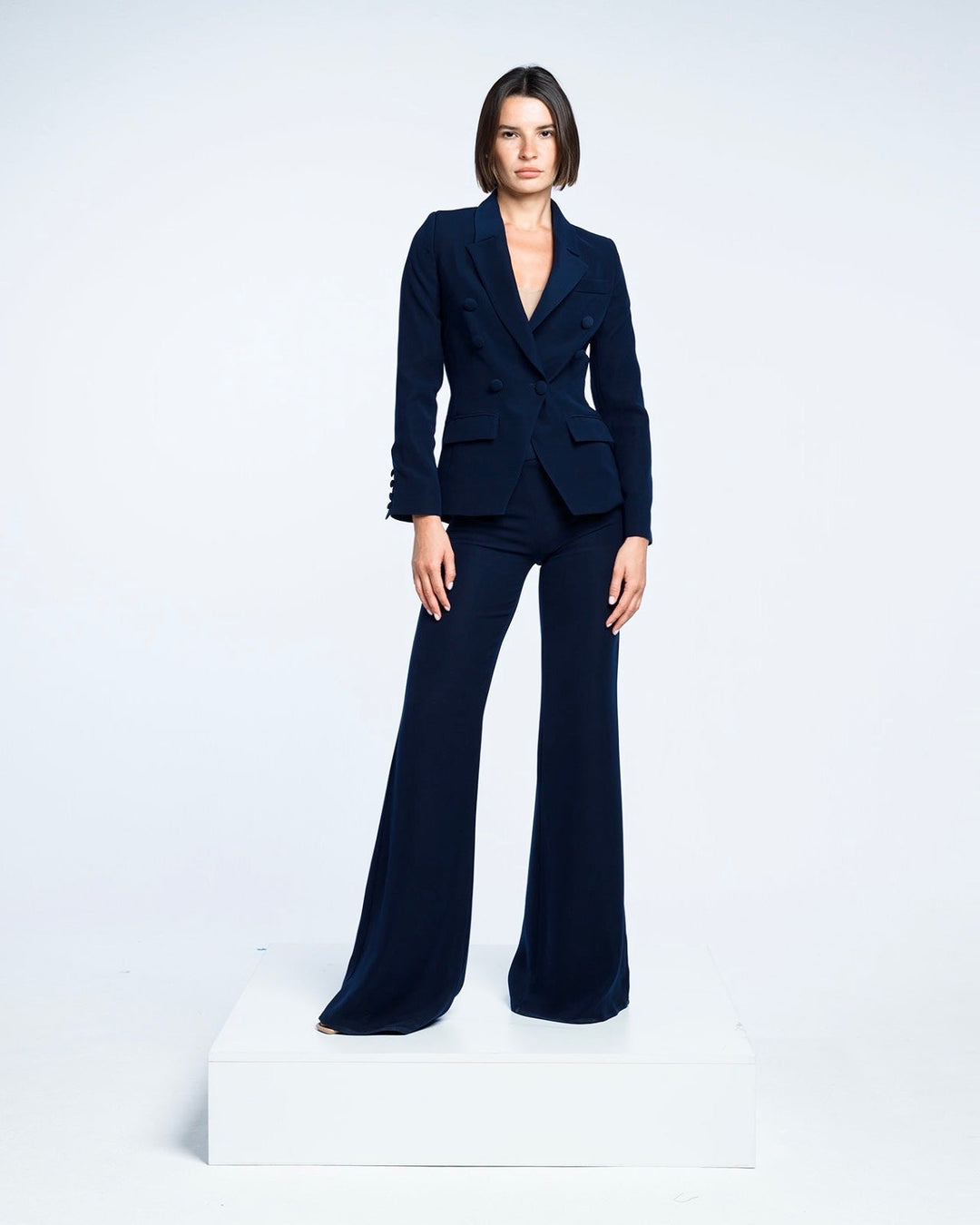 بليزر مزدوج الصدر باللون الأزرق الداكن