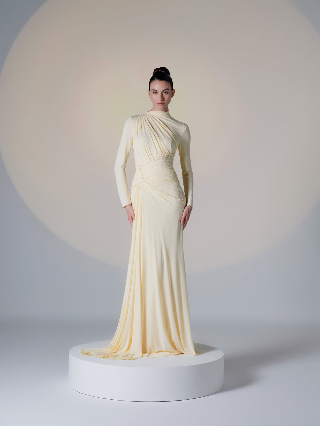 فستان أوليفيا ماكسي بأكمام طويلة وتفاصيل متدلية