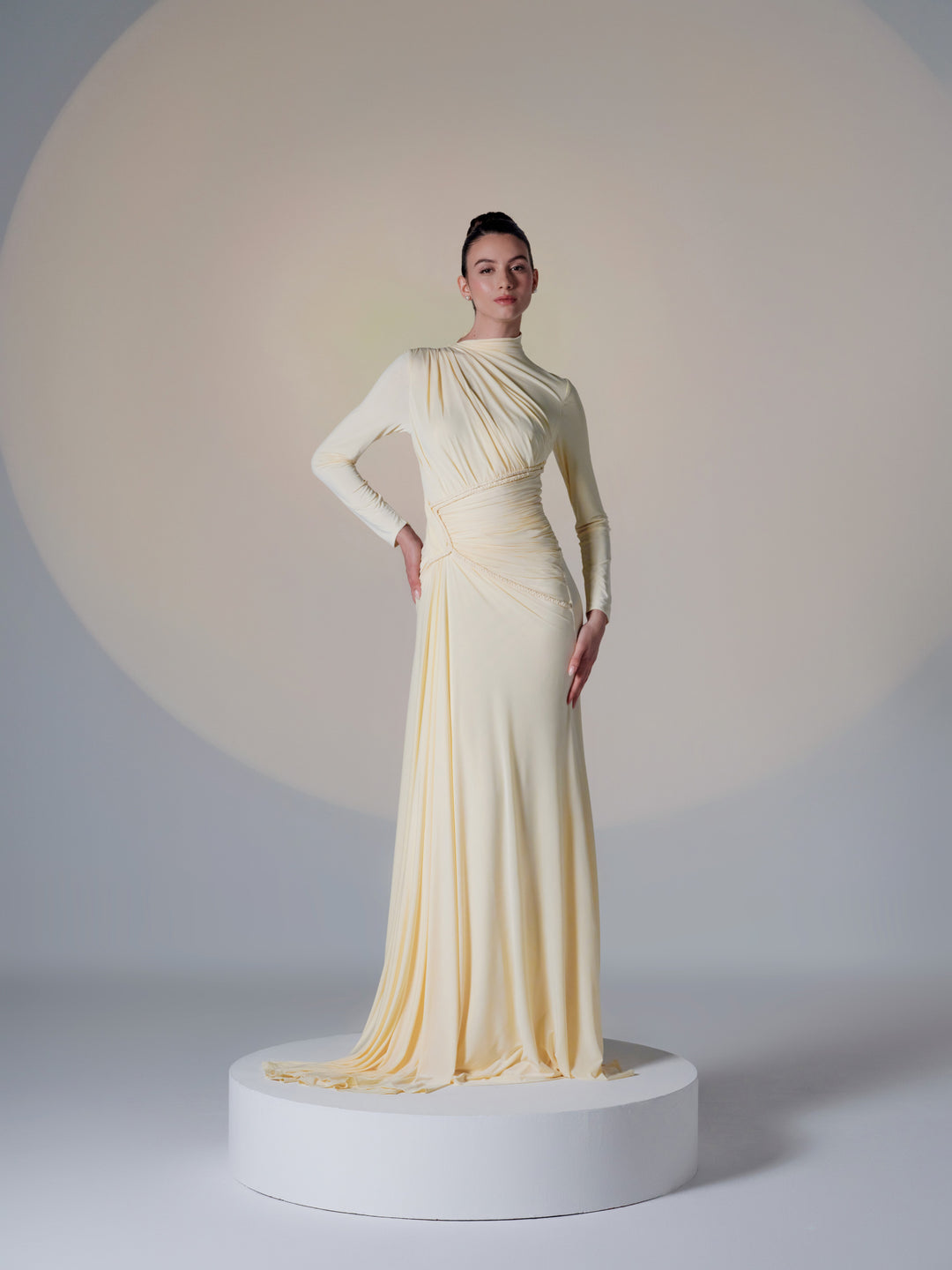 فستان أوليفيا ماكسي بأكمام طويلة وتفاصيل متدلية