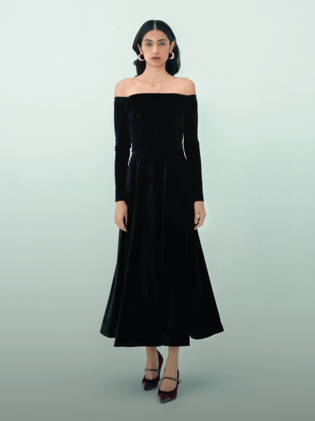 فستان مخملي أسود