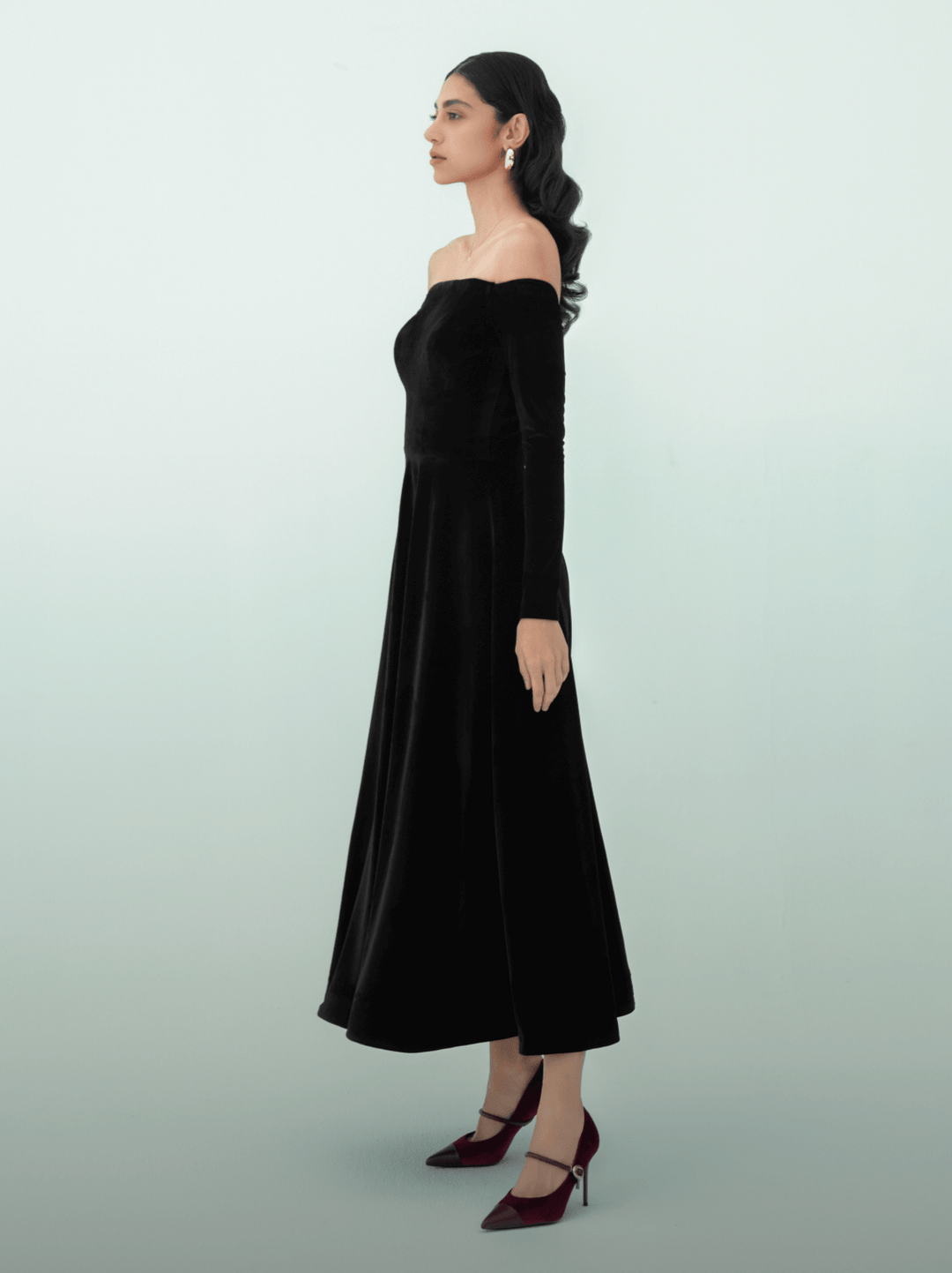 فستان مخملي أسود