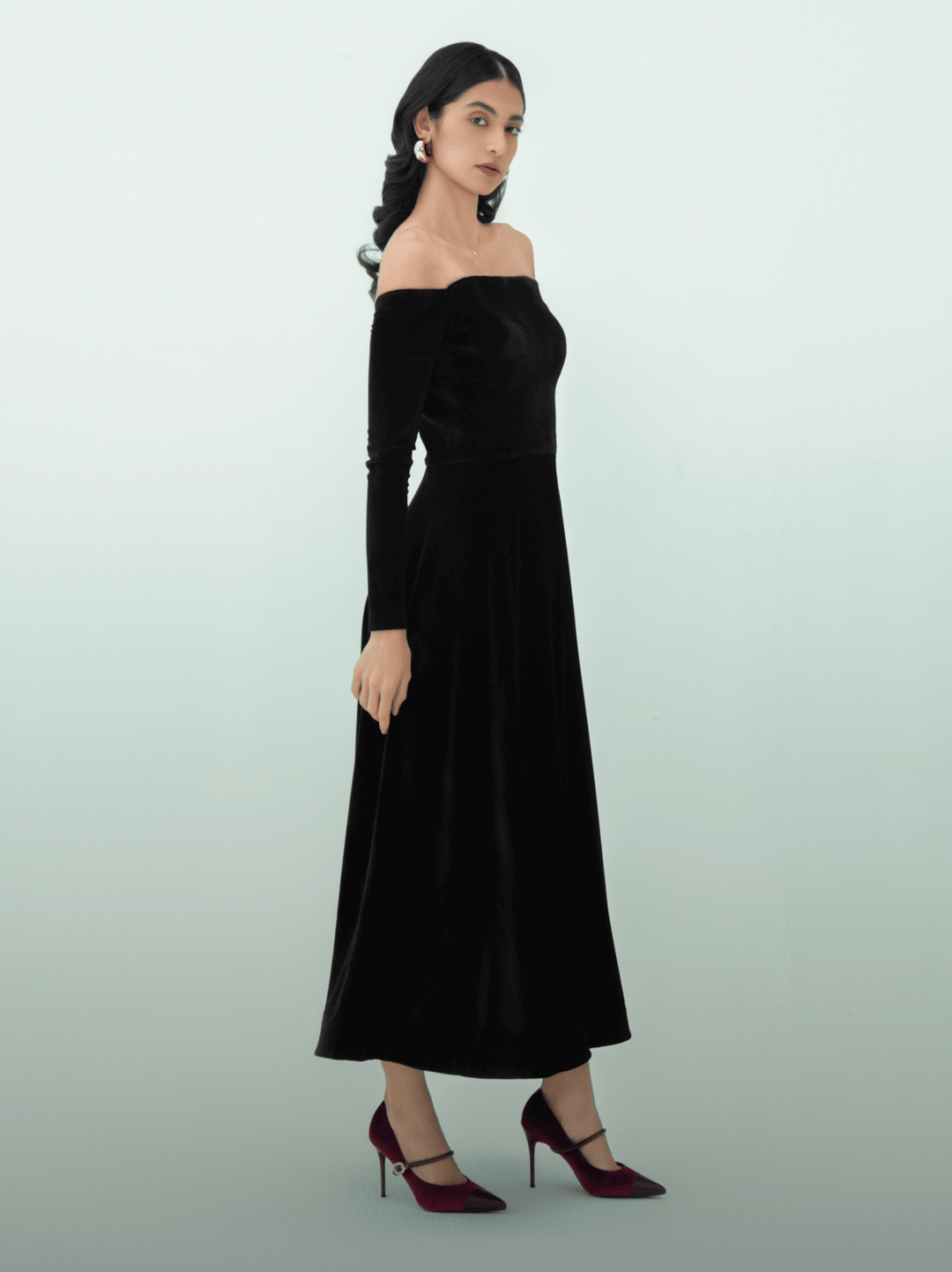 فستان مخملي أسود