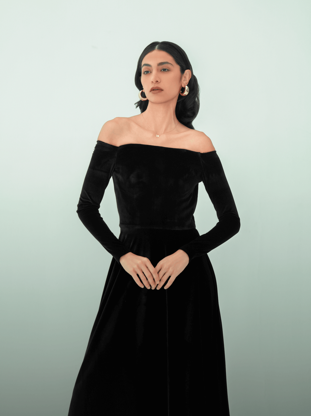 فستان مخملي أسود