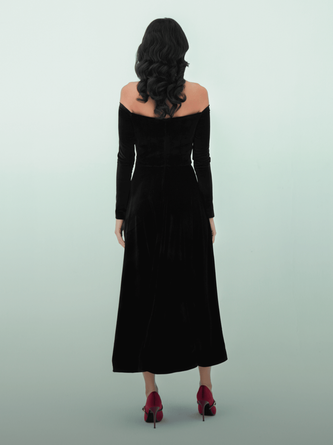 فستان مخملي أسود