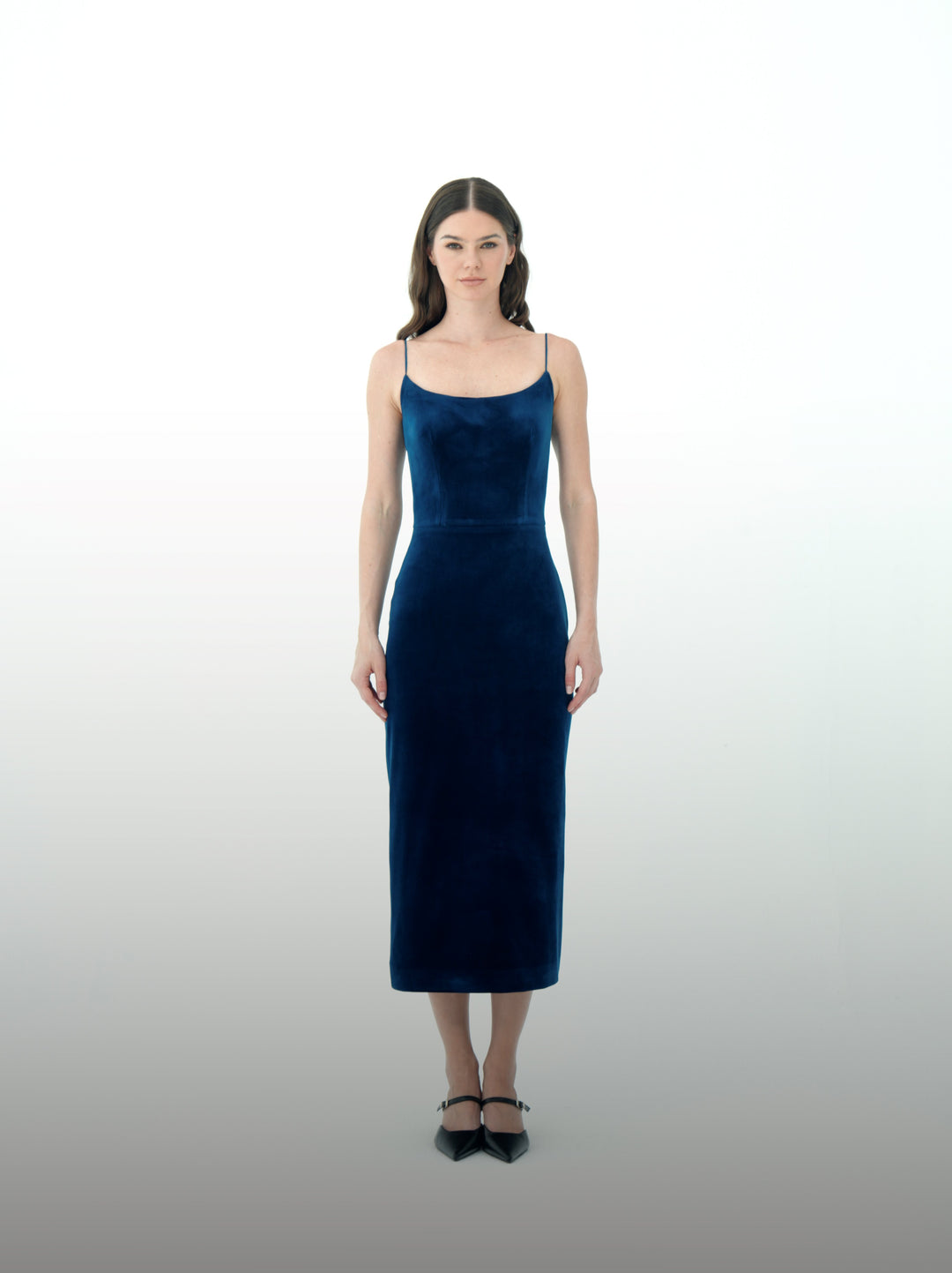 فستان أزرق مخملي