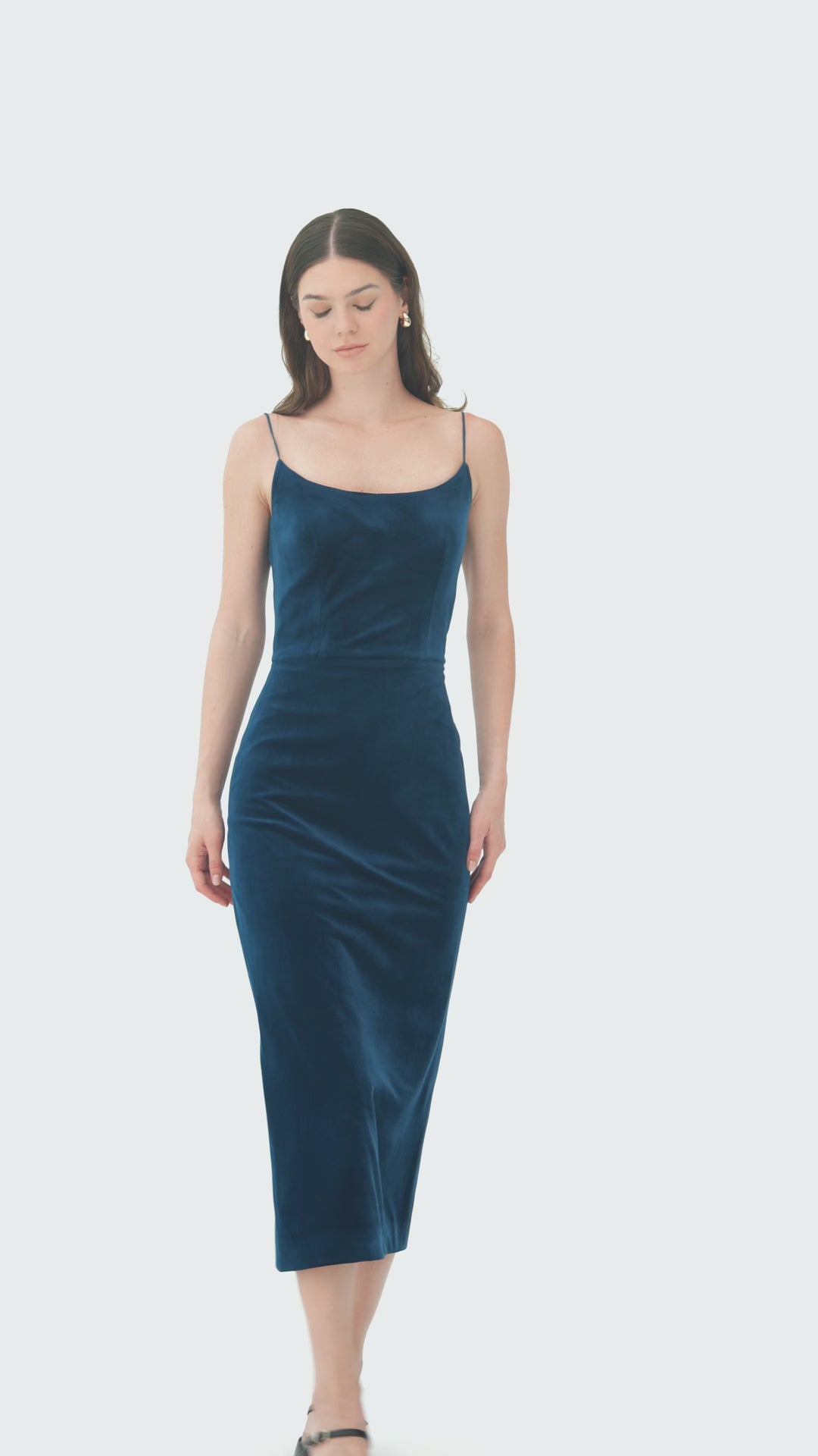 فستان أزرق مخملي